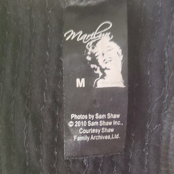 Vibrant Red and Black  Graphic Sequin Tank Top - Picture 5 of 6